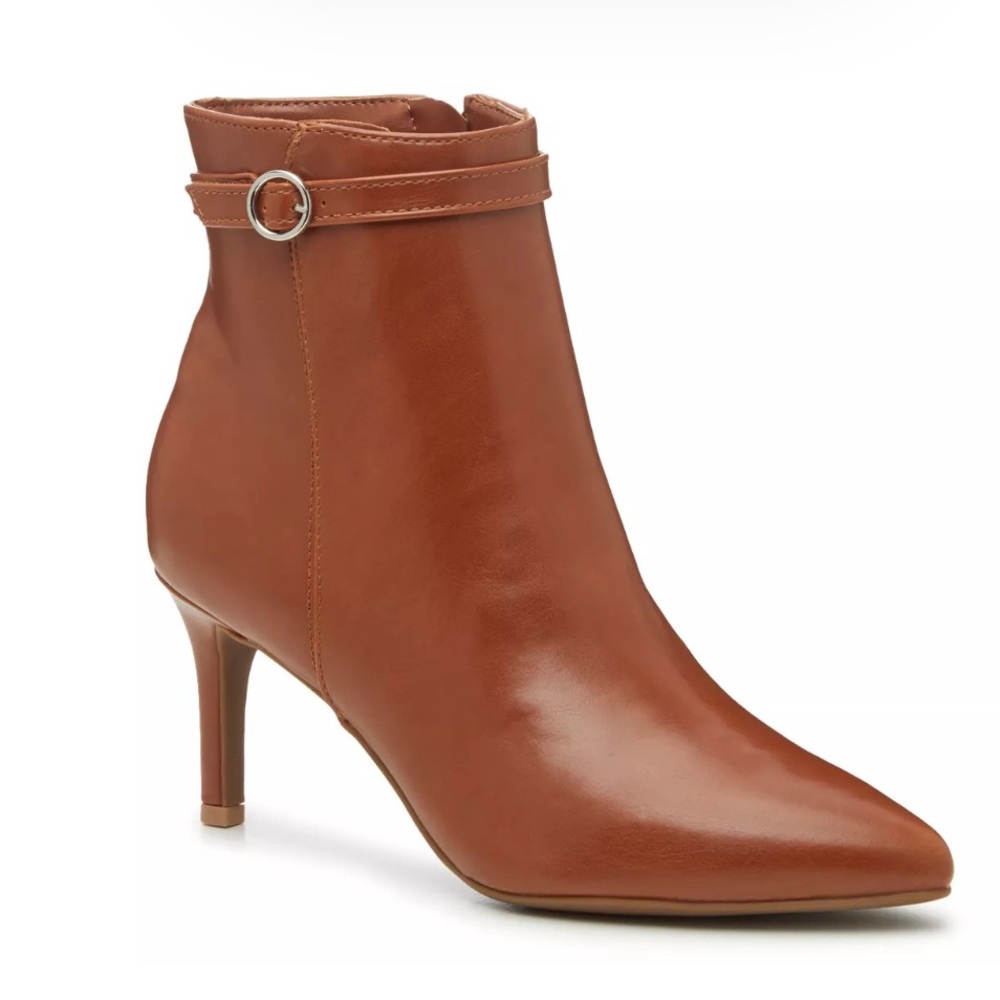 Bandolino Galayn 3 9.5
Brown Heeled Booties with Slim Heel and Short Shaft